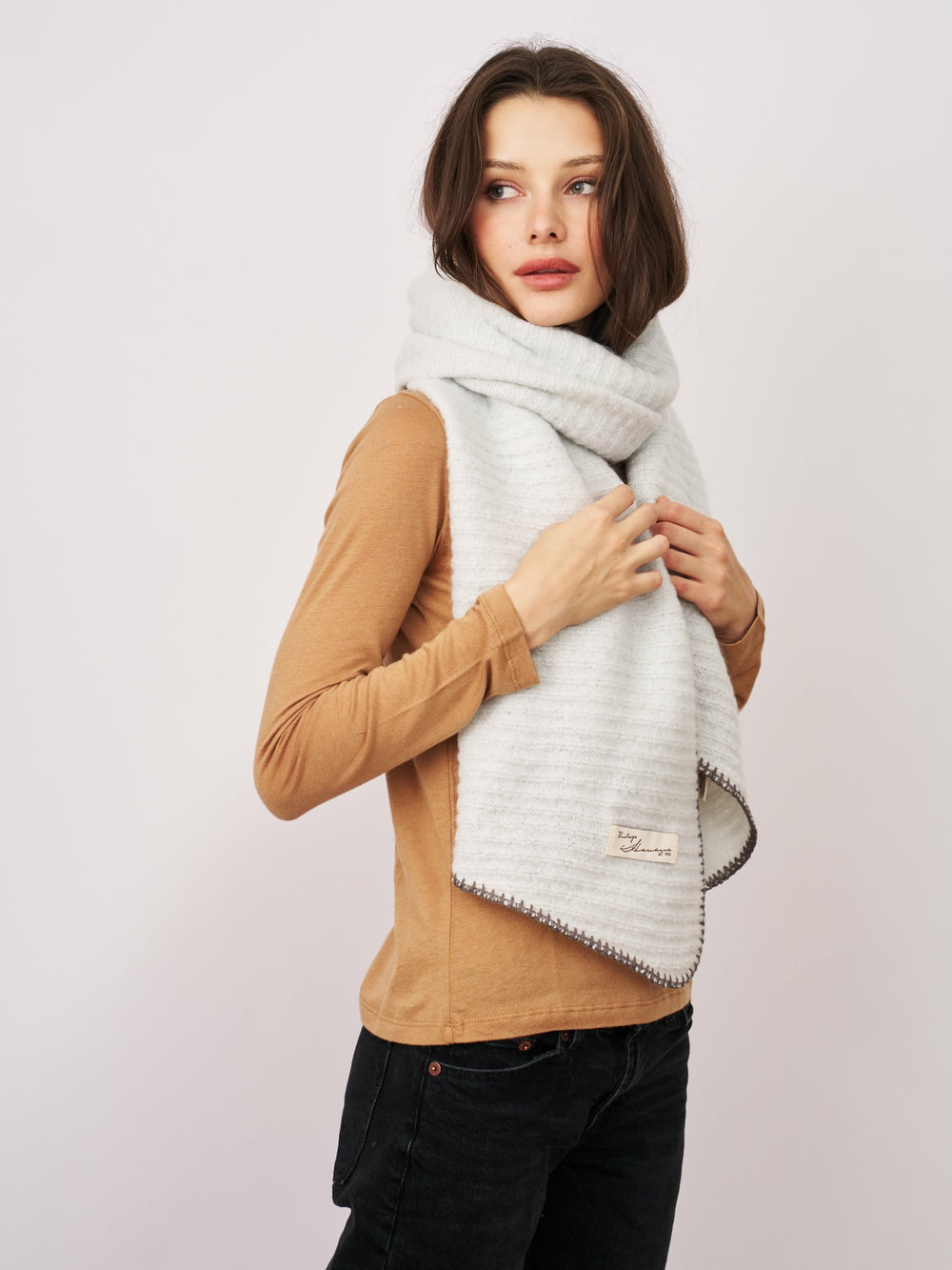 BLANKET STITCH KNIT SCARF - GREY/CHARCOAL | Vintage Havana Women