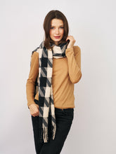 HOUNDSTOOTH TASSEL SCARF - BLACK | Vintage Havana Women