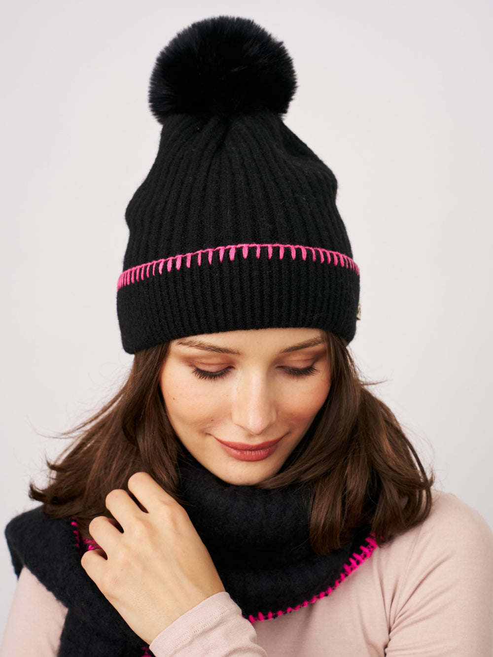 RIBBED POMPOM BEANIE - BLACK/PINK | Vintage Havana Women