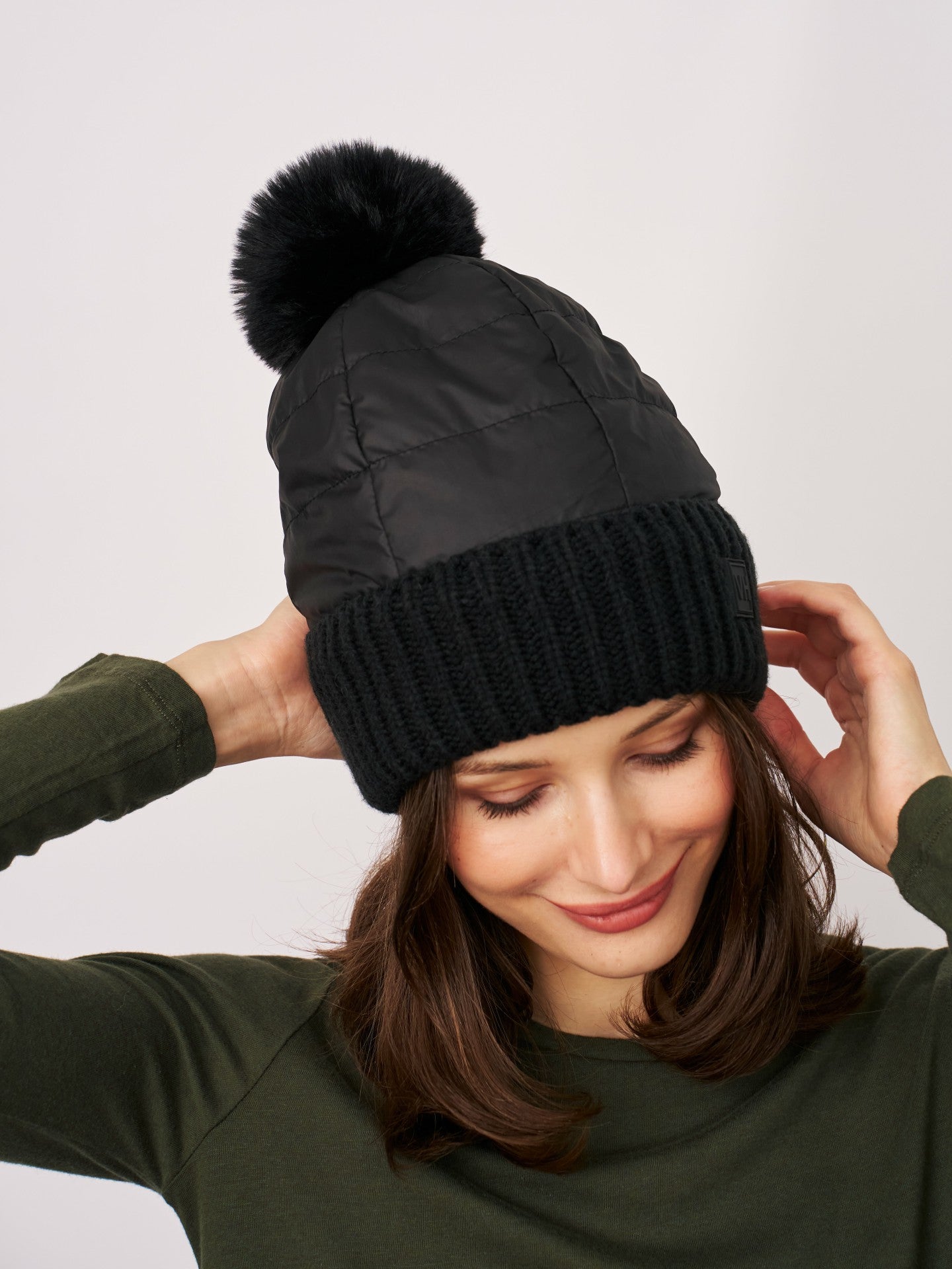 PUFFER POMPOM HAT - BLACK | Vintage Havana Women