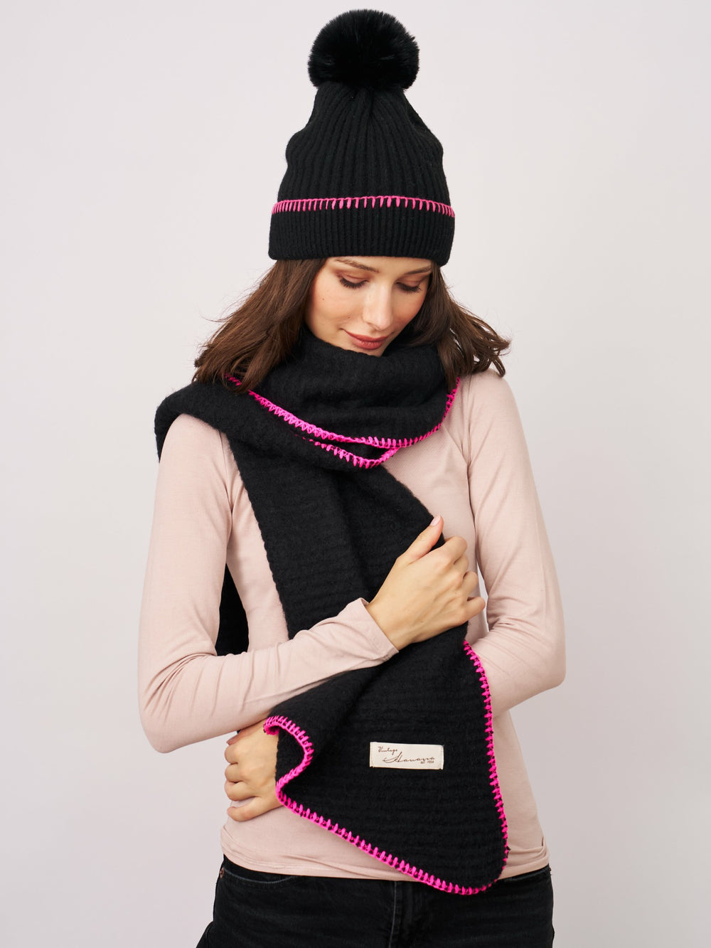 BLANKET STITCH KNIT SCARF - BLACK/B PINK | Vintage Havana Women