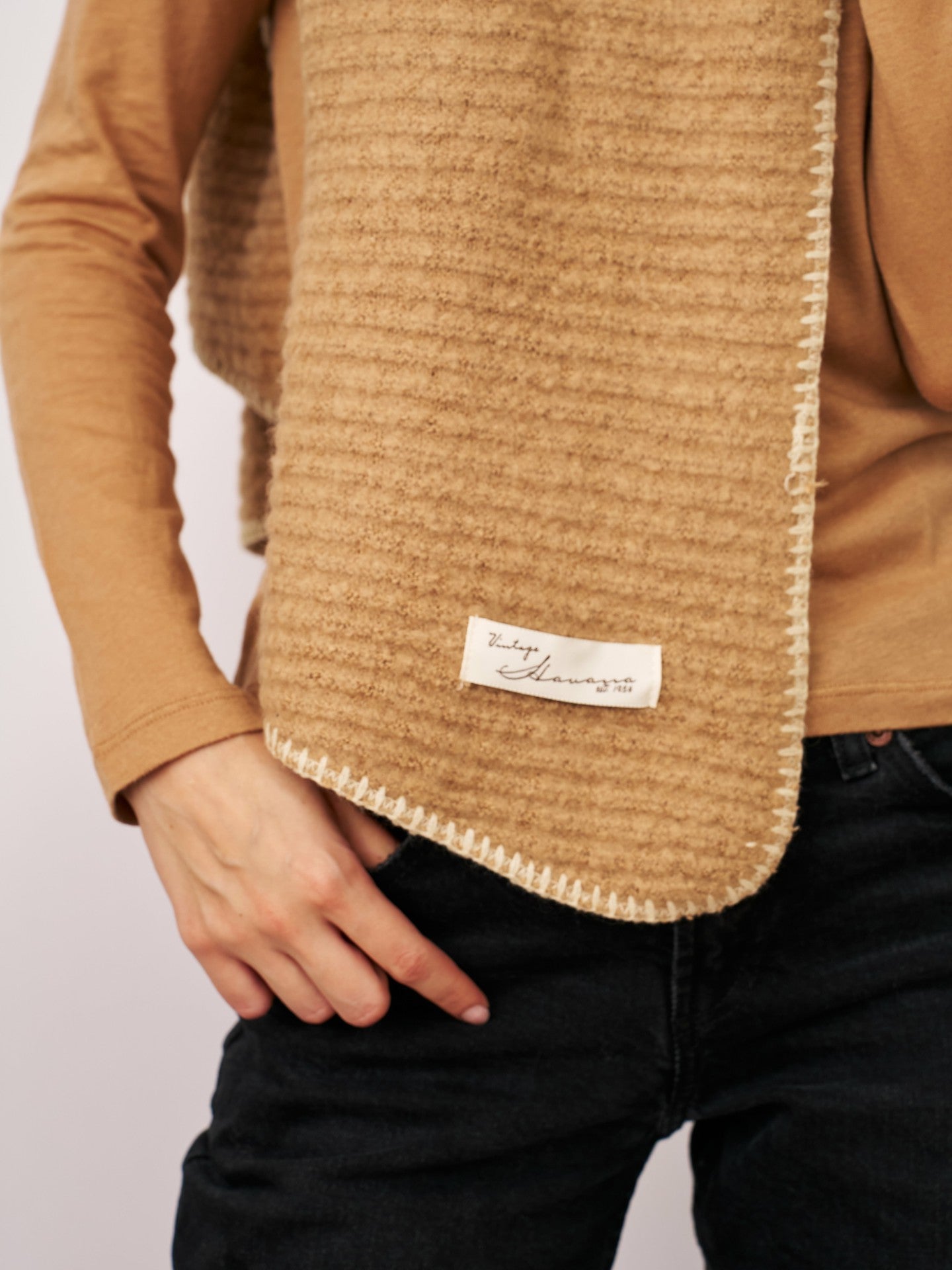 BLANKET STITCH KNIT SCARF - WHEAT/IVORY | Vintage Havana Women