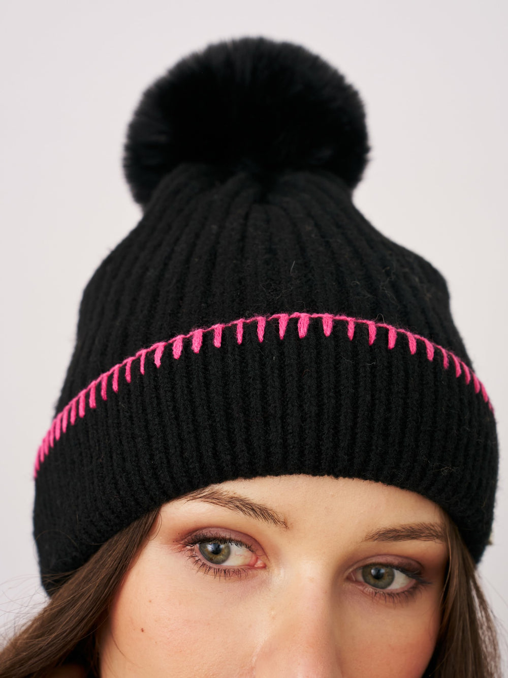 RIBBED POMPOM BEANIE - BLACK/PINK | Vintage Havana Women