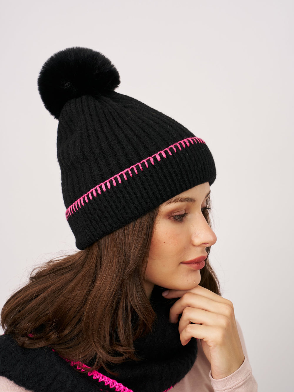 RIBBED POMPOM BEANIE - BLACK/PINK | Vintage Havana Women