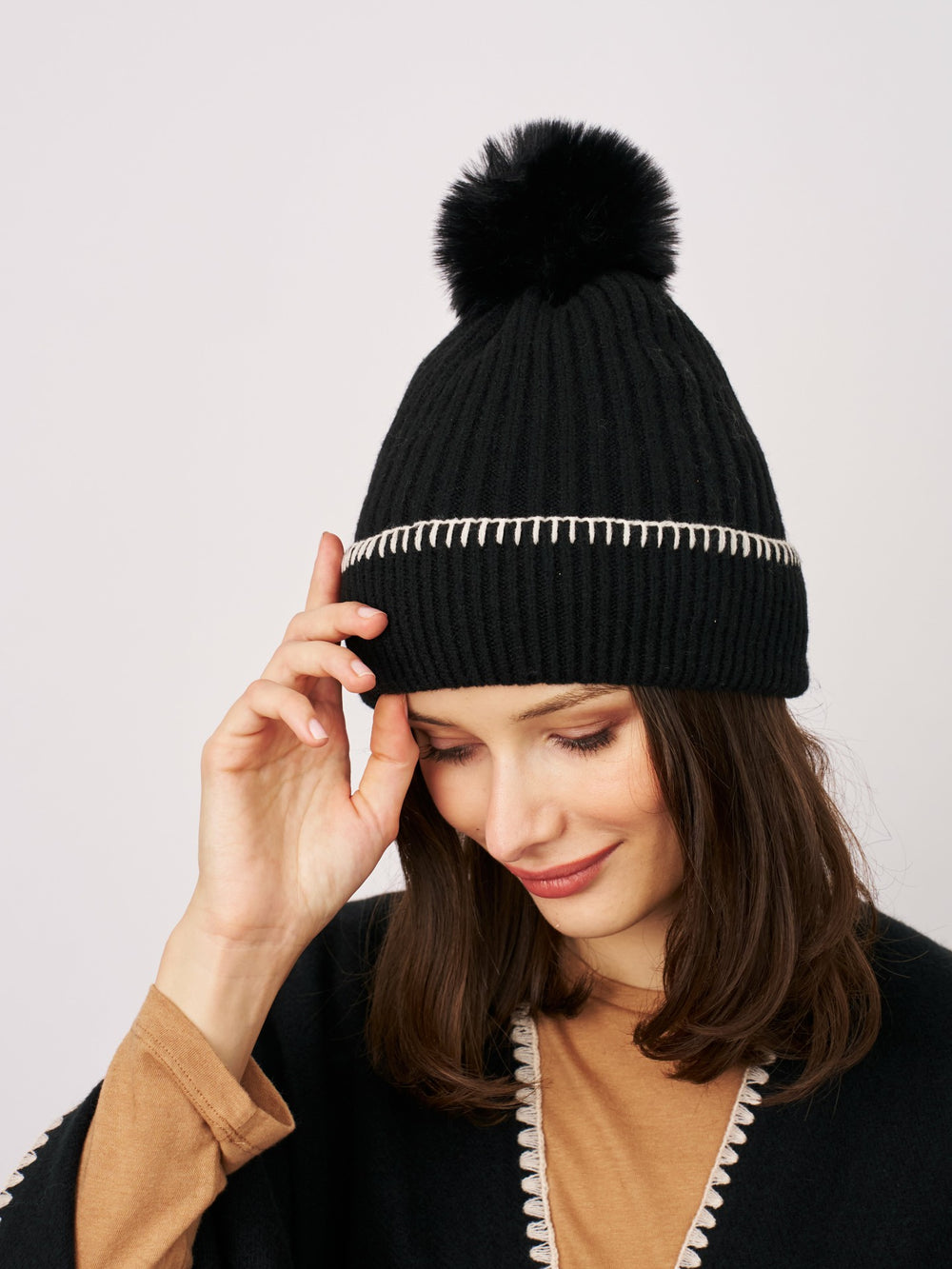 RIBBED POMPOM BEANIE - BLACK/IVORY | Vintage Havana Women