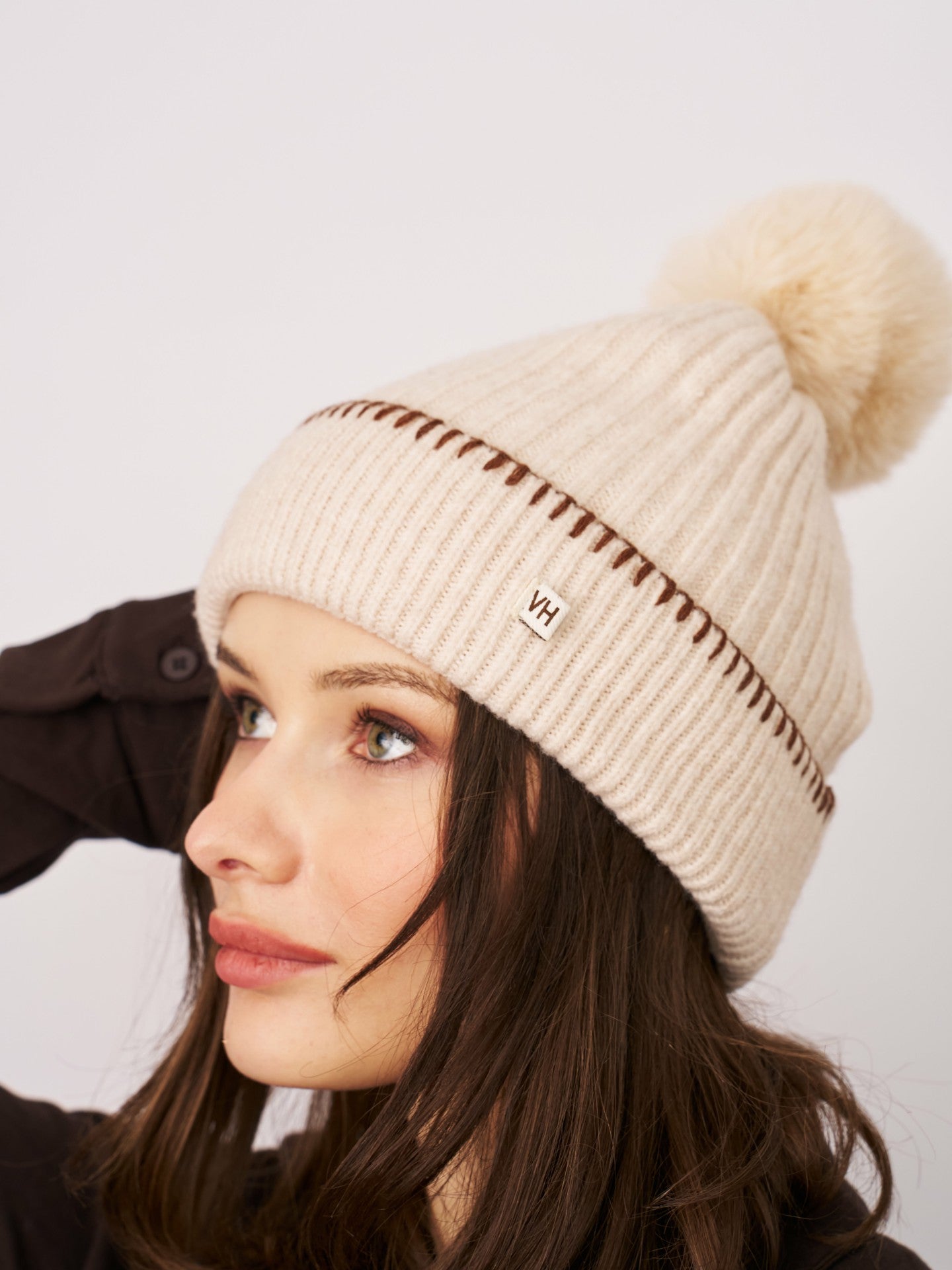 RIBBED POMPOM BEANIE - IVORY/TAN | Vintage Havana Women