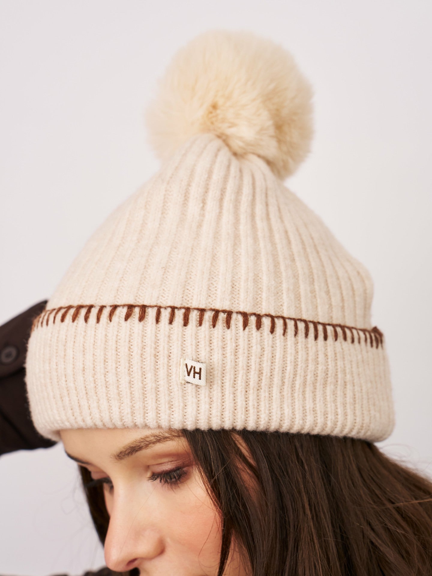 RIBBED POMPOM BEANIE - IVORY/TAN | Vintage Havana Women