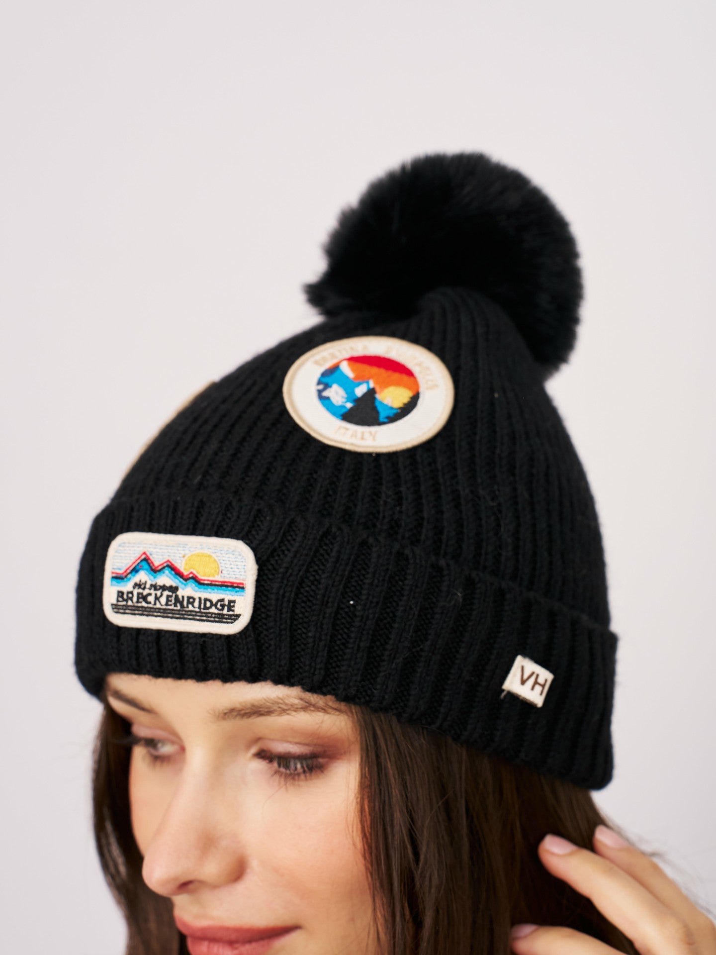 RIBBED POMPOM BEANIE WITH SWISS ALP PATCH - BLACK | Vintage Havana Women