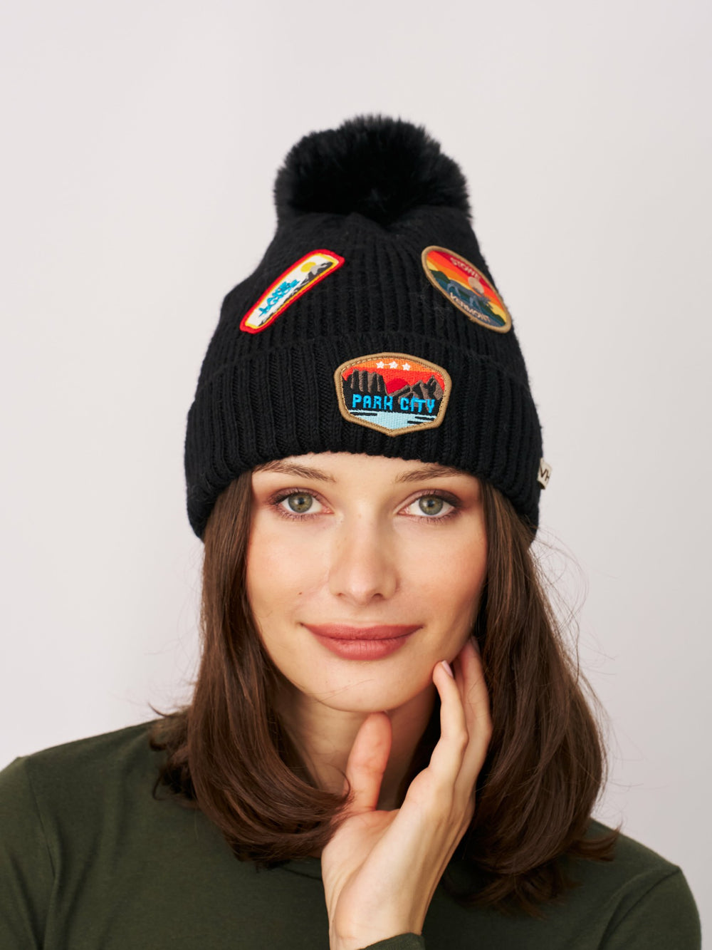 RIBBED POMPOM BEANIE WITH LAKE TAHOE PATCH - BLACK | Vintage Havana Women