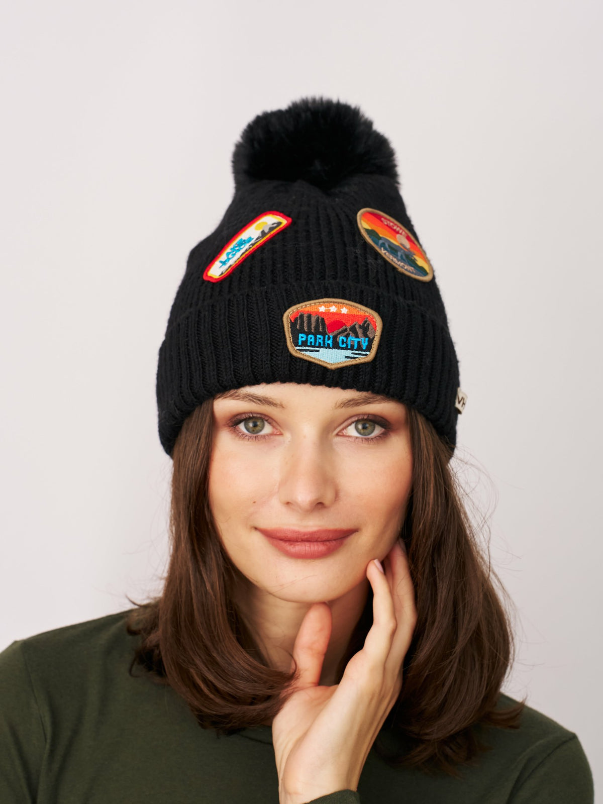 RIBBED POMPOM BEANIE WITH LAKE TAHOE PATCH - BLACK | Vintage Havana Women