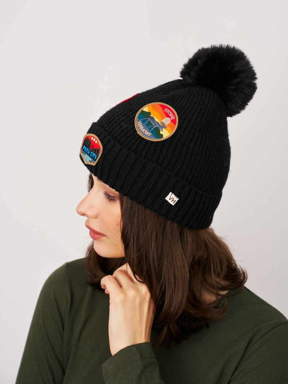 RIBBED POMPOM BEANIE WITH LAKE TAHOE PATCH - BLACK | Vintage Havana Women