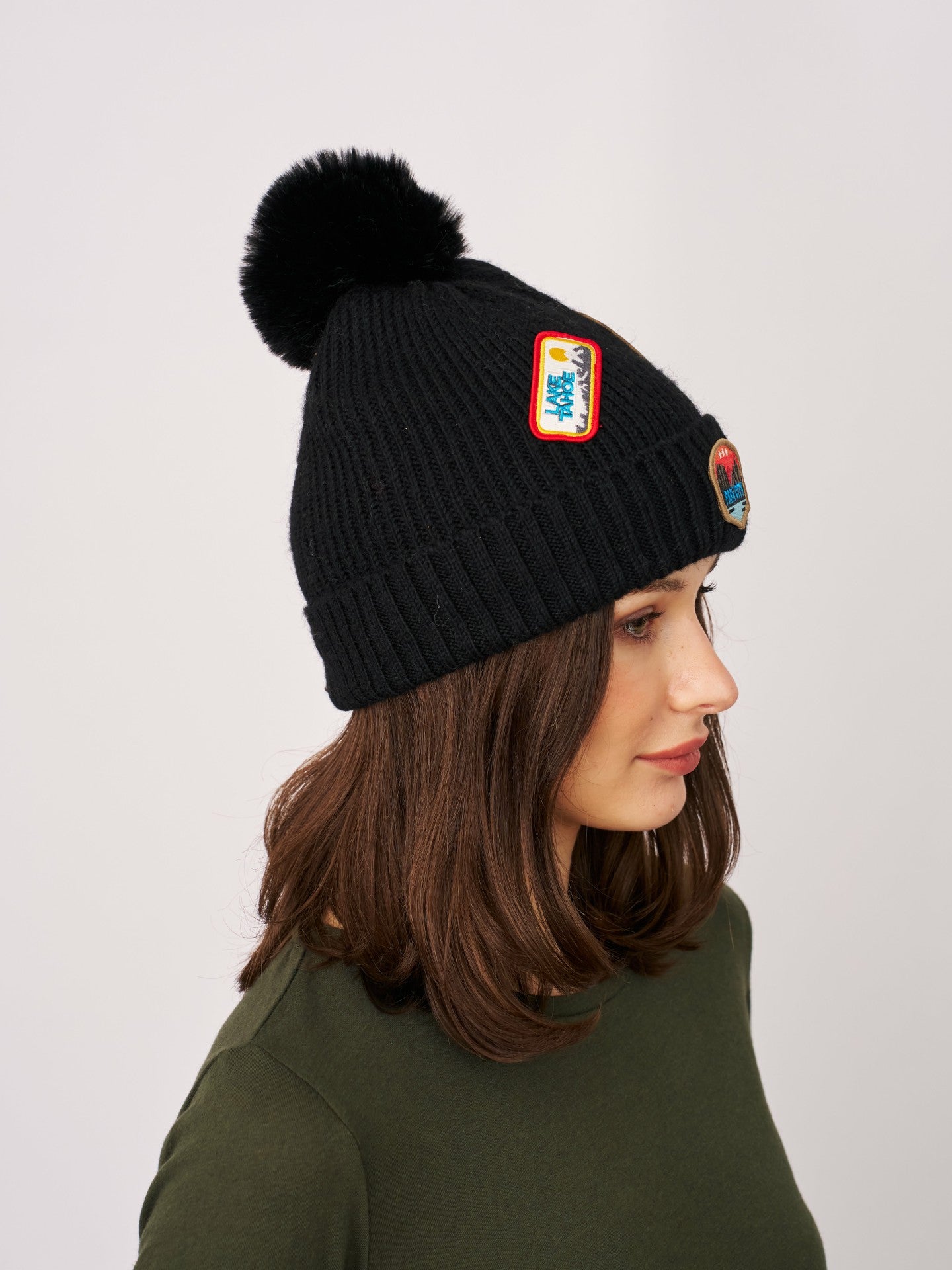 RIBBED POMPOM BEANIE WITH LAKE TAHOE PATCH - BLACK | Vintage Havana Women